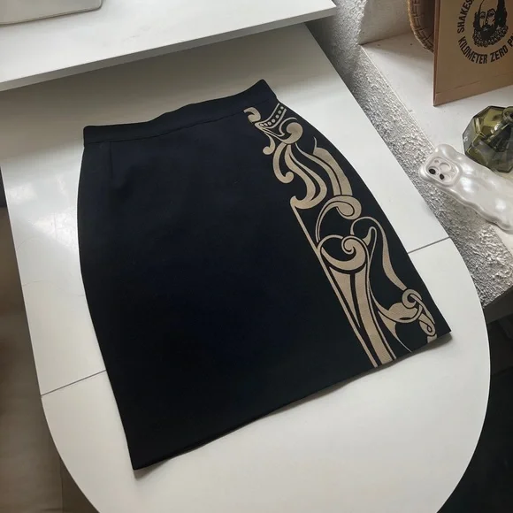 Gianni Versace Vintage Wool ArtDeco skirt black - Picture 1 of 7